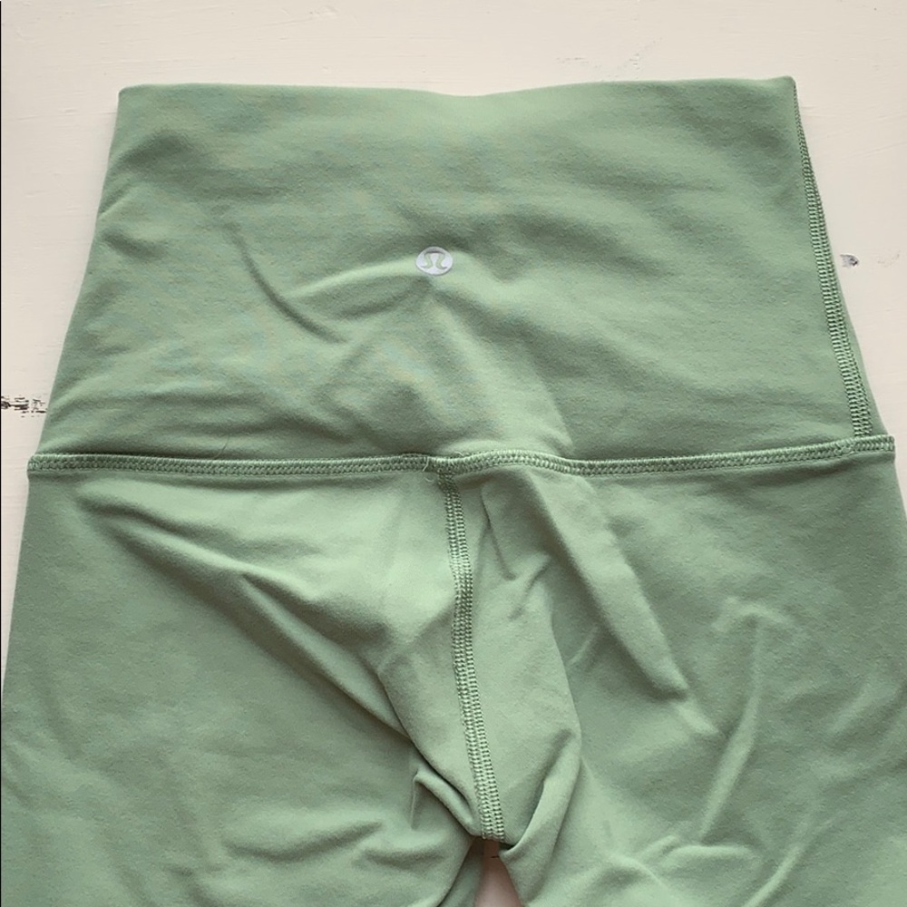 LULULEMON WONDER UNDER 25” PANT SIZE 2